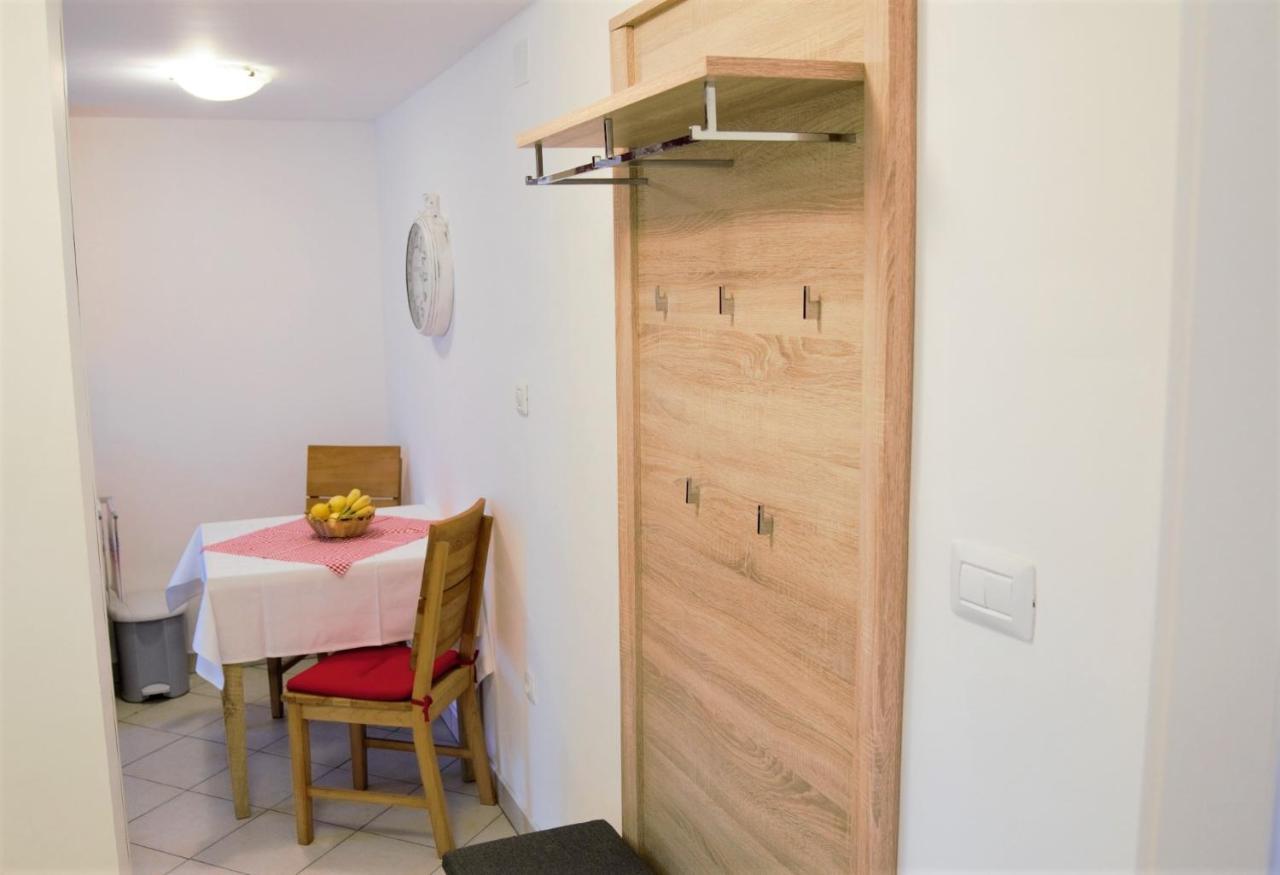 Amaryllis Residence, Apartment Diana & Deluxe Rooms With Shared Kitchen 베리로신즈 외부 사진