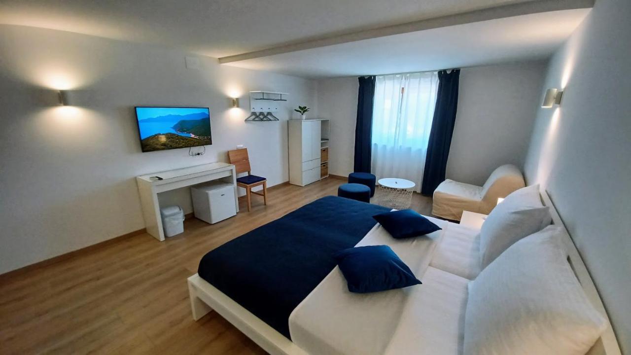 Amaryllis Residence, Apartment Diana & Deluxe Rooms With Shared Kitchen 베리로신즈 외부 사진