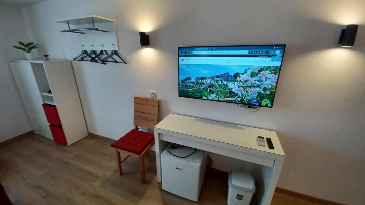 Amaryllis Residence, Apartment Diana & Deluxe Rooms With Shared Kitchen 베리로신즈 외부 사진